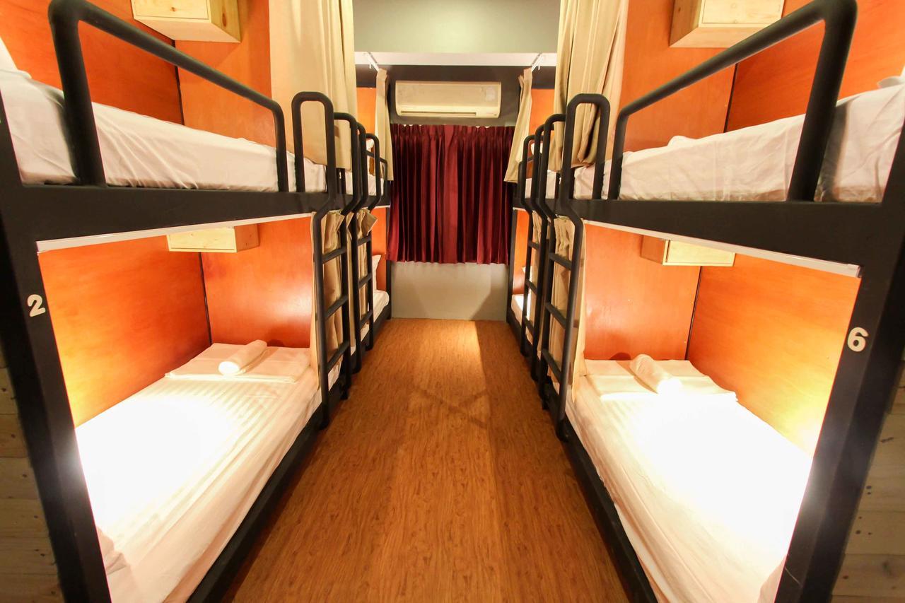 Thonglor Travellers Hostel And Cafe Bangkok Exteriér fotografie