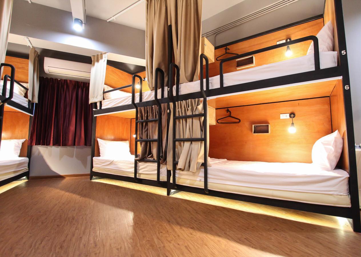 Thonglor Travellers Hostel And Cafe Bangkok Exteriér fotografie