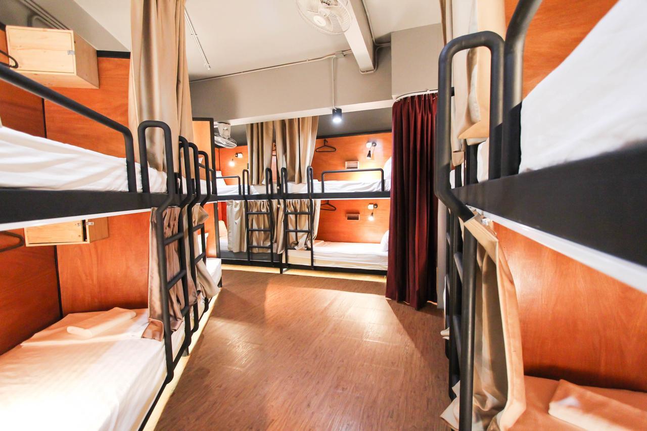 Thonglor Travellers Hostel And Cafe Bangkok Exteriér fotografie