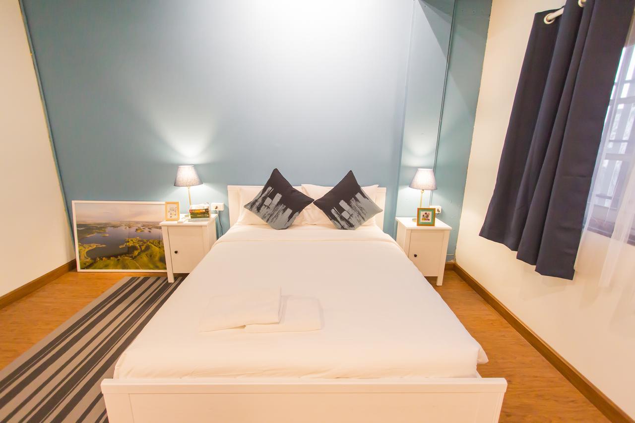 Thonglor Travellers Hostel And Cafe Bangkok Exteriér fotografie
