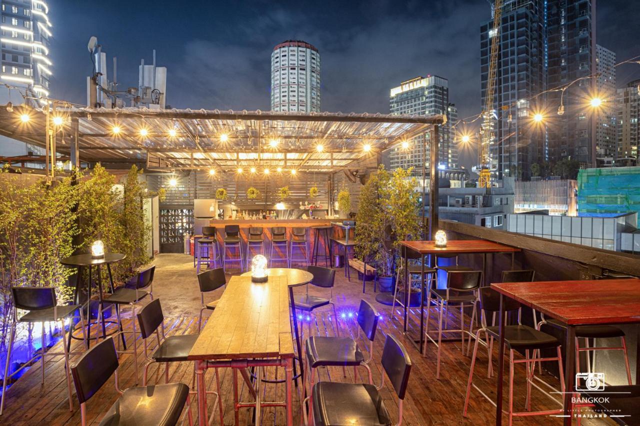 Thonglor Travellers Hostel And Cafe Bangkok Exteriér fotografie