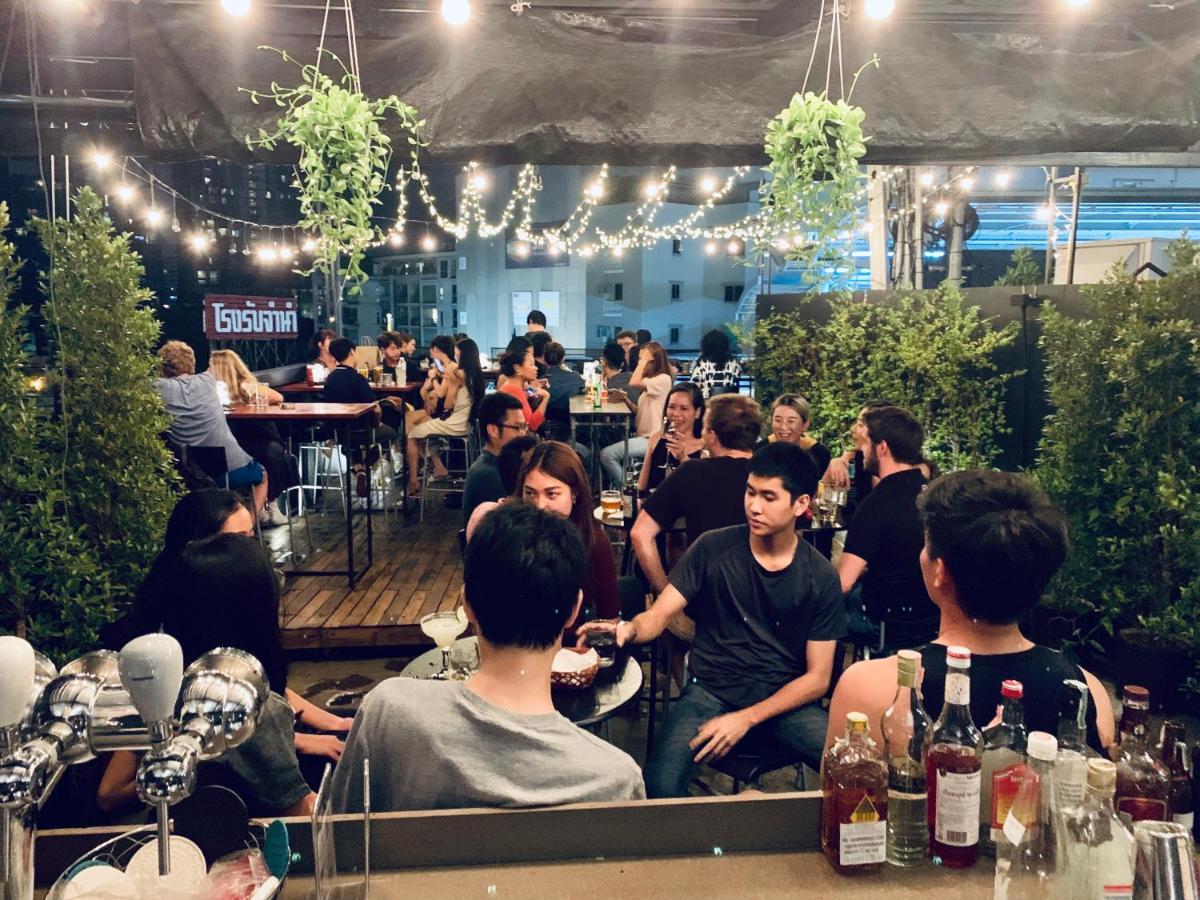 Thonglor Travellers Hostel And Cafe Bangkok Exteriér fotografie
