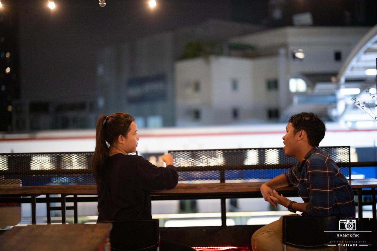 Thonglor Travellers Hostel And Cafe Bangkok Exteriér fotografie
