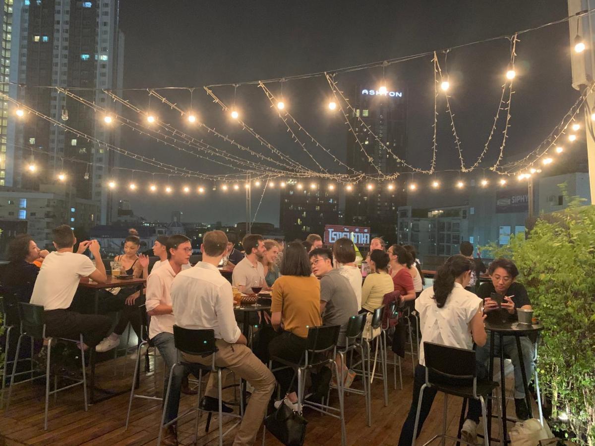 Thonglor Travellers Hostel And Cafe Bangkok Exteriér fotografie
