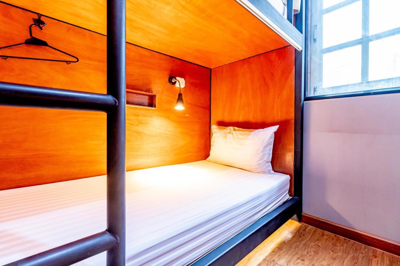 Thonglor Travellers Hostel And Cafe Bangkok Exteriér fotografie