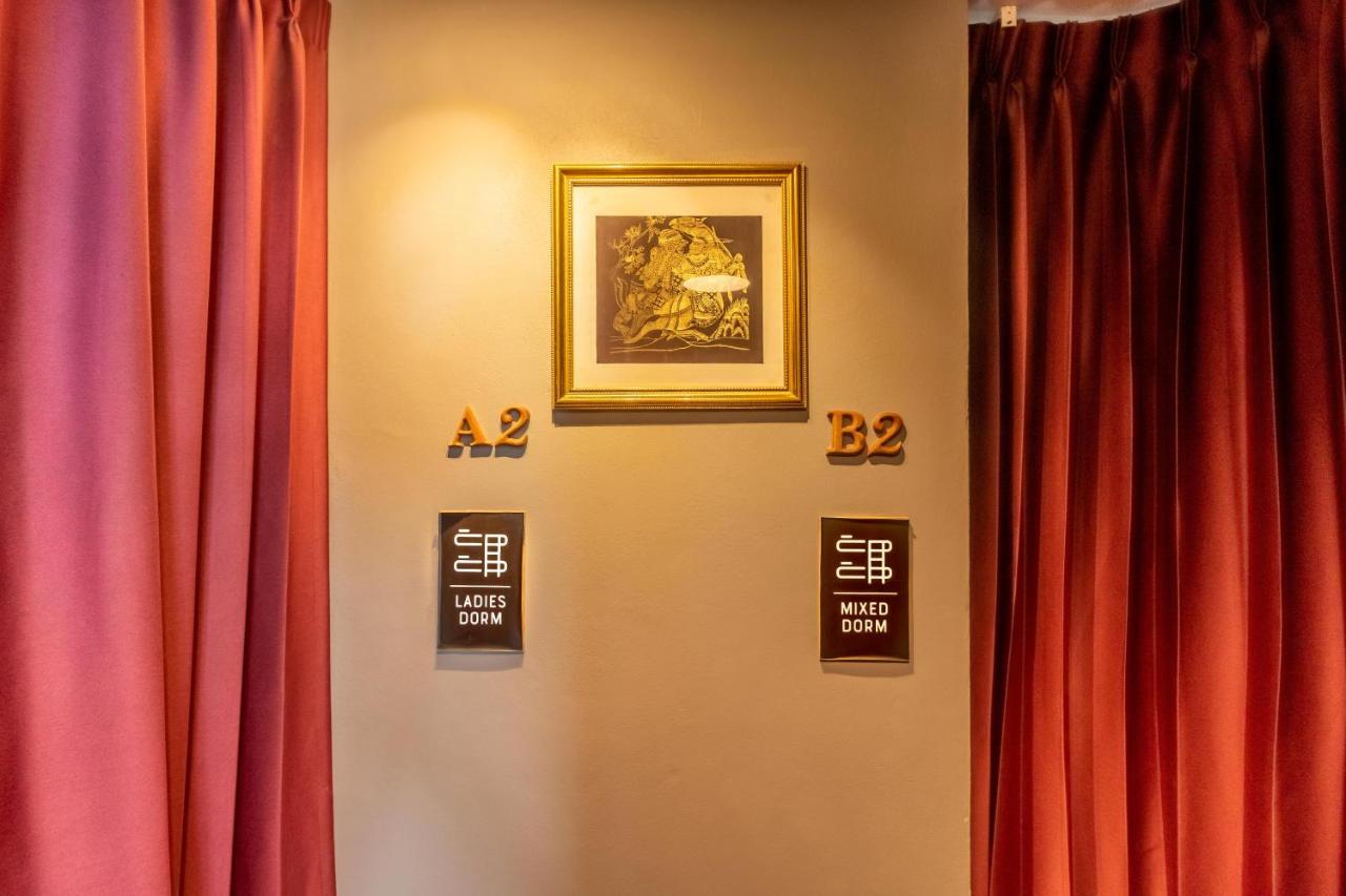 Thonglor Travellers Hostel And Cafe Bangkok Exteriér fotografie