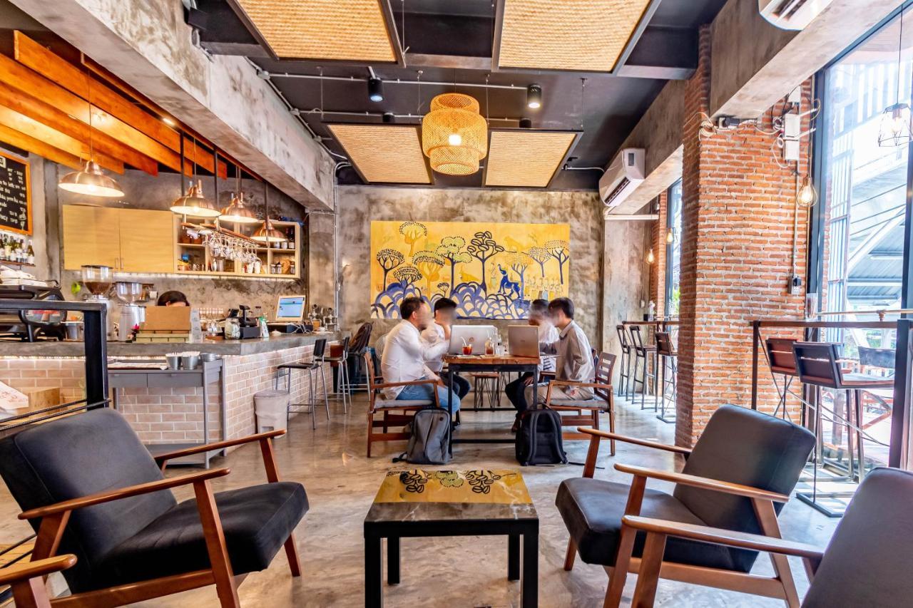 Thonglor Travellers Hostel And Cafe Bangkok Exteriér fotografie