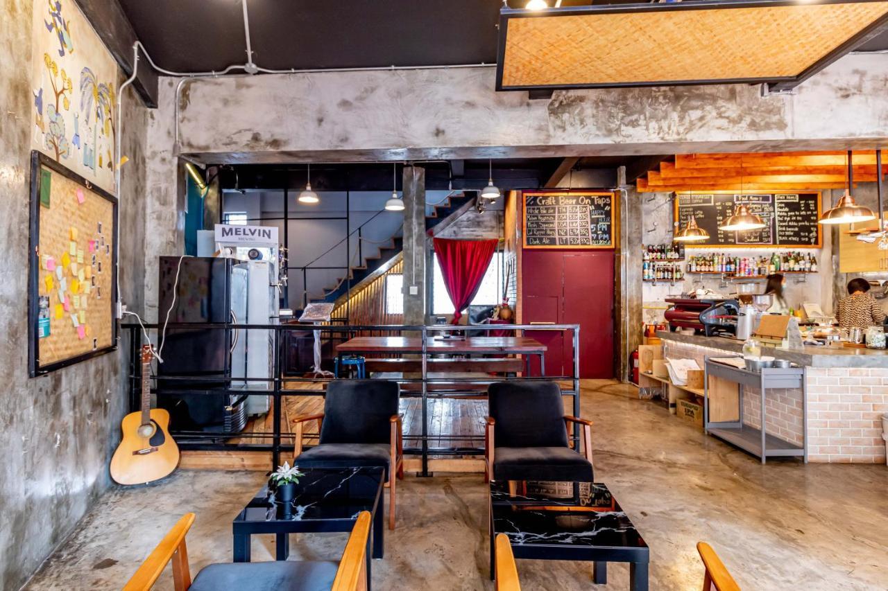 Thonglor Travellers Hostel And Cafe Bangkok Exteriér fotografie