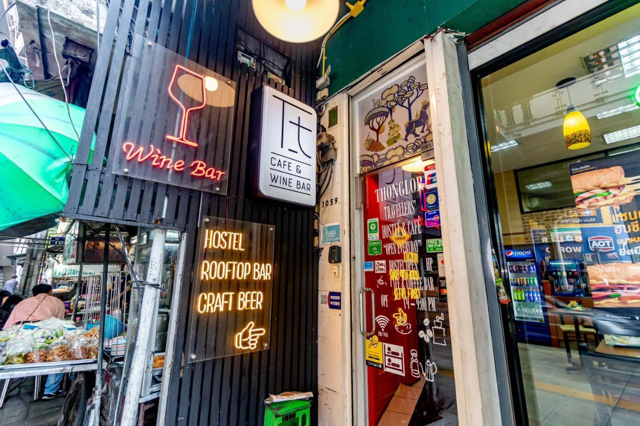 Thonglor Travellers Hostel And Cafe Bangkok Exteriér fotografie