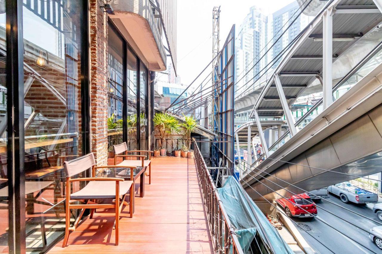 Thonglor Travellers Hostel And Cafe Bangkok Exteriér fotografie