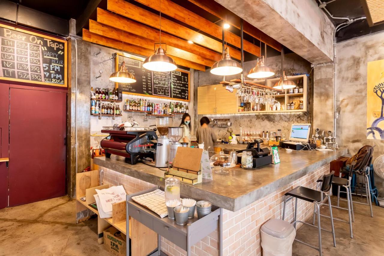 Thonglor Travellers Hostel And Cafe Bangkok Exteriér fotografie
