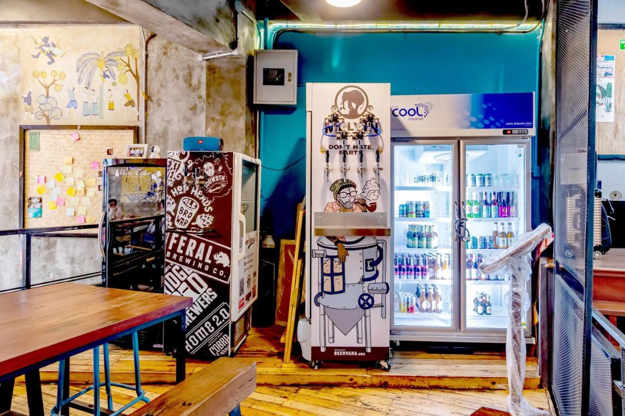 Thonglor Travellers Hostel And Cafe Bangkok Exteriér fotografie